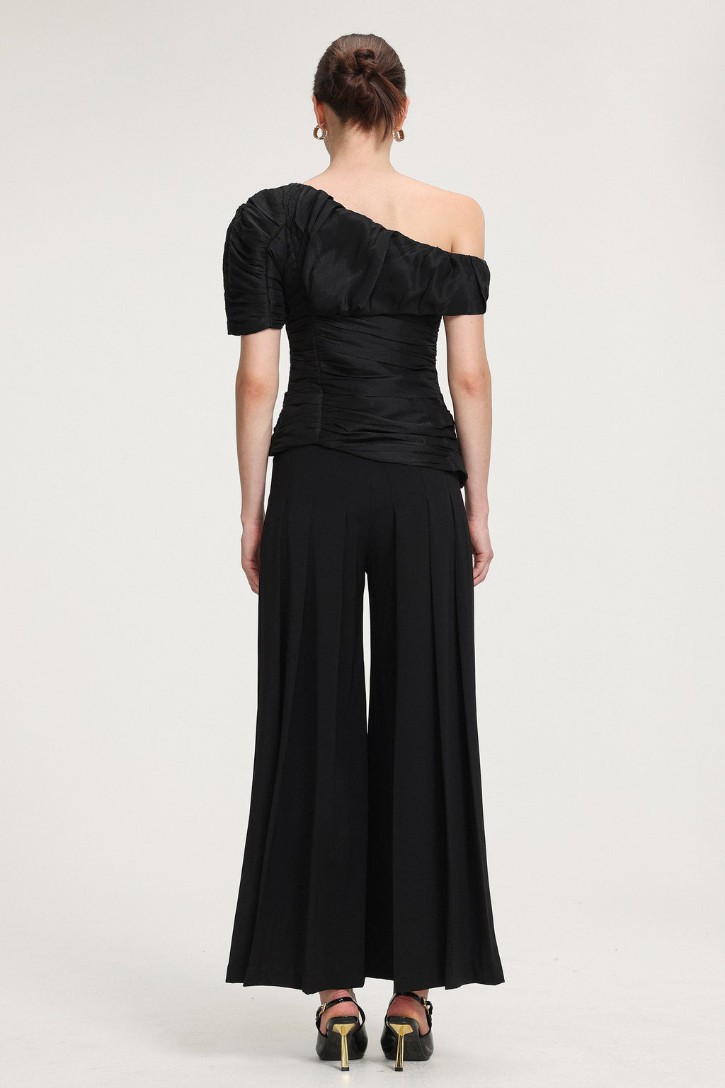 Top: Ruched One - Shoulder Taffeta Top£»Pants: Pleated Wide-Leg Trousers	