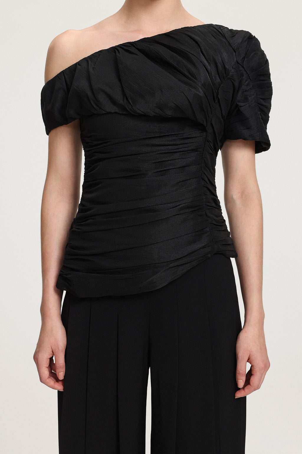 Top: Ruched One - Shoulder Taffeta Top£»Pants: Pleated Wide-Leg Trousers	