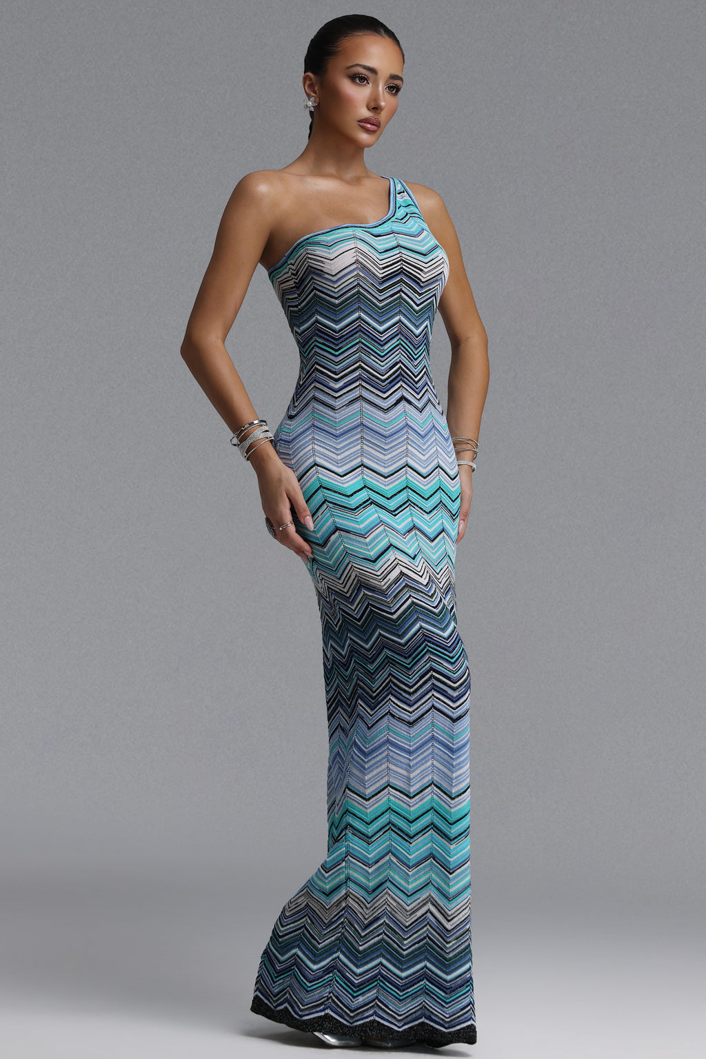 Raisin Resort Contour Chevron Print Knit Maxi Dress	