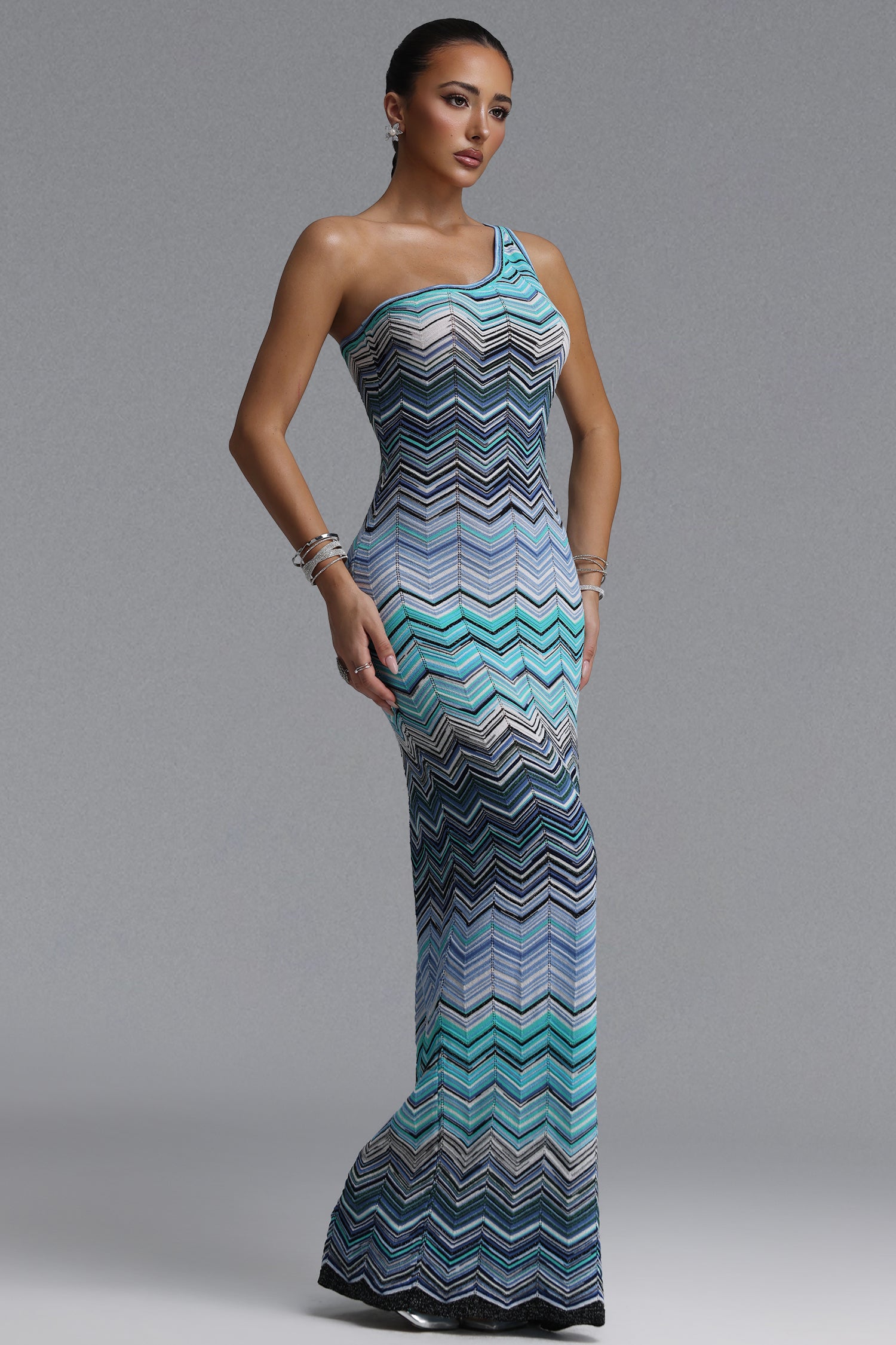 Raisin Resort Contour Chevron Print Knit Maxi Dress	